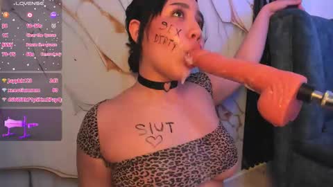 Snapshot of emy_evie1 chatting on 5, 1, 2026 emy online show from 5, 1, 2026