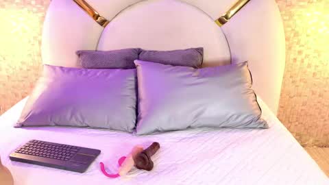 Emy  online show from 15, 4, 2026