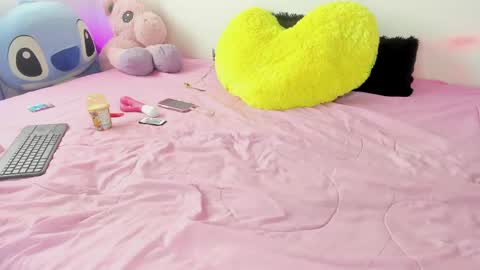 Snapshot of emy_xdy chatting on 13, 5, 2026 Im Emily would you like to help me reach 100 online show from 13, 5, 2026