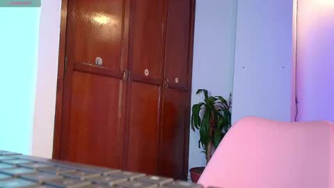 emycarver09 online show from 15, 12, 2025