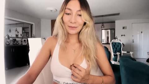 emyconneer online show from 11, 11, 2025