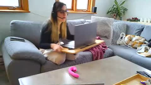 Snapshot of emyxxl chatting on 15, 12, 2025 emyxxl online show from 15, 12, 2025