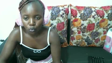 Snapshot of enchantedvee chatting on 5, 4, 2026 Vee online show from 5, 4, 2026