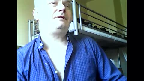 Snapshot of englishguysurrey chatting on 19, 12, 2024 englishguysurrey online show from 19, 12, 2024