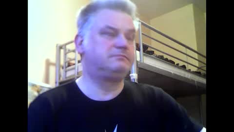 Snapshot of englishguysurrey chatting on 1, 1, 2025 englishguysurrey online show from 1, 1, 2025