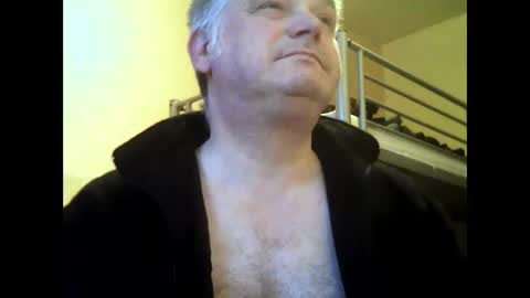 Snapshot of englishguysurrey chatting on 9, 1, 2025 englishguysurrey online show from 9, 1, 2025