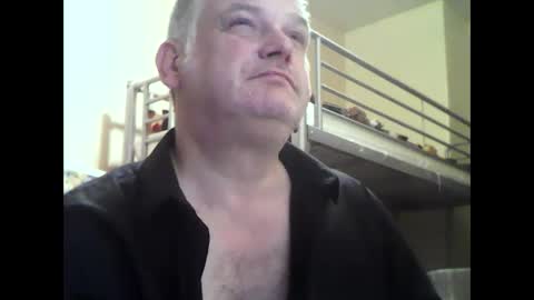 Snapshot of englishguysurrey chatting on 18, 9, 2025 englishguysurrey online show from 18, 9, 2025