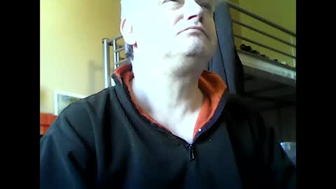 Snapshot of englishguysurrey chatting on 28, 10, 2025 englishguysurrey online show from 28, 10, 2025