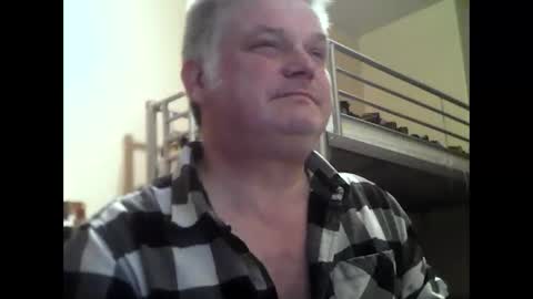 Snapshot of englishguysurrey chatting on 17, 12, 2025 englishguysurrey online show from 17, 12, 2025