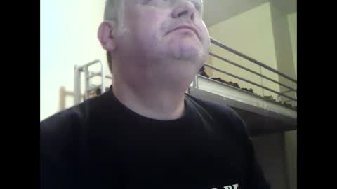 Snapshot of englishguysurrey chatting on 6, 1, 2026 englishguysurrey online show from 6, 1, 2026