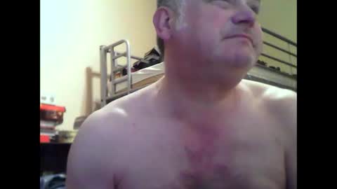 Snapshot of englishguysurrey chatting on 18, 1, 2026 englishguysurrey online show from 18, 1, 2026
