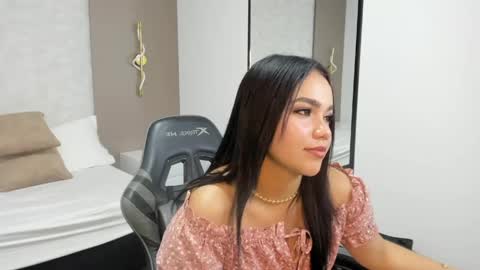 Snapshot of enma_grundy chatting on 29, 4, 2026 E N M A online show from 29, 4, 2026