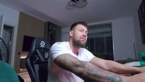 Snapshot of enrikoblue chatting on 9, 2, 2026 Erik online show from 9, 2, 2026