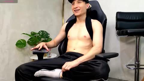 Snapshot of enzo_steel chatting on 8, 3, 2026 enzo_steel online show from 8, 3, 2026