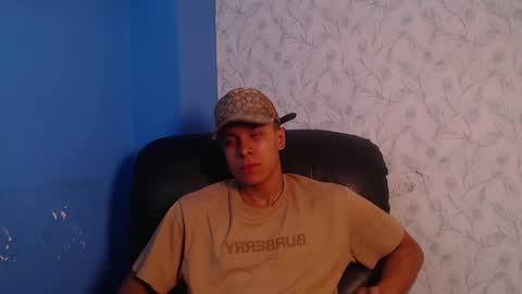 Snapshot of enzo_valentinou chatting on 15, 4, 2026 Enzo online show from 15, 4, 2026