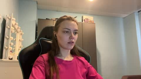 Lily online show from 5, 4, 2026