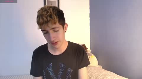 Snapshot of erik_golden_ chatting on 14, 7, 2026 I am Erik online show from 14, 7, 2026