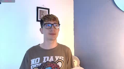 Snapshot of erik_golden_ chatting on 21, 7, 2026 I am Erik online show from 21, 7, 2026