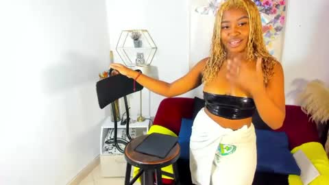 Snapshot of erika_lyrics chatting on 9, 5, 2026 E R I K A - L Y R I C S online show from 9, 5, 2026