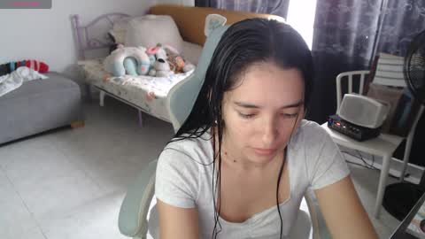 Snapshot of erina_1 chatting on 2, 4, 2026 erina_1 online show from 2, 4, 2026