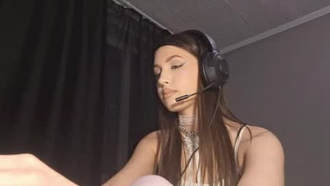 Snapshot of erinnnaji chatting on 30, 4, 2026 Katrin online show from 30, 4, 2026