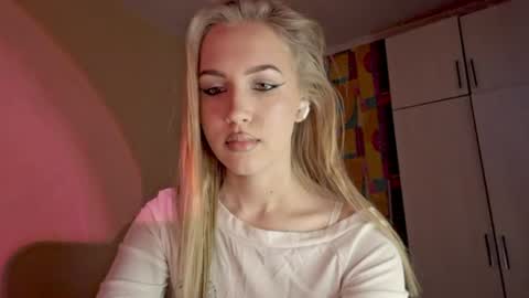 Snapshot of erinnnaji chatting on 13, 6, 2026 Katrin online show from 13, 6, 2026