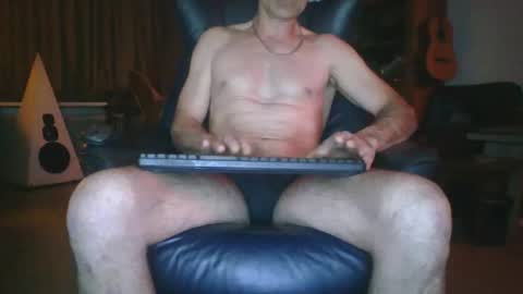Snapshot of erostja557 chatting on 17, 4, 2026 erostja557 online show from 17, 4, 2026
