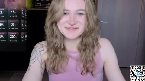 Snapshot of eshleeeygreen chatting on 9, 5, 2026 EshleGreen online show from 9, 5, 2026