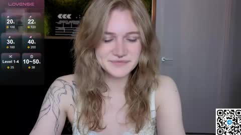 Snapshot of eshleeeygreen chatting on 12, 5, 2026 EshleGreen online show from 12, 5, 2026