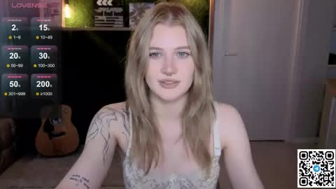 Snapshot of eshleeeygreen chatting on 24, 5, 2026 EshleGreen online show from 24, 5, 2026