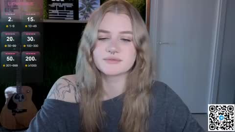 Snapshot of eshleeeygreen chatting on 26, 5, 2026 EshleGreen online show from 26, 5, 2026