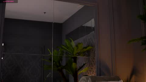 Snapshot of esmeainsley chatting on 6, 2, 2025 Raluca online show from 6, 2, 2025