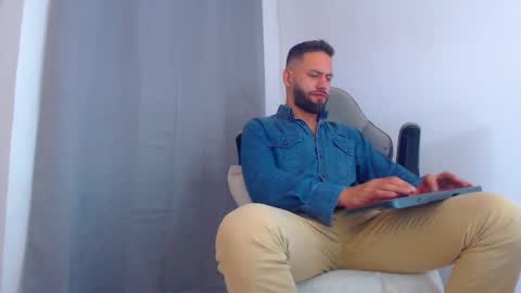 Snapshot of esteban7984068 chatting on 14, 12, 2024 esteban online show from 14, 12, 2024