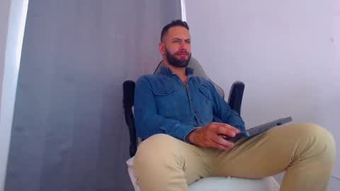 Snapshot of esteban7984068 chatting on 31, 1, 2025 esteban online show from 31, 1, 2025