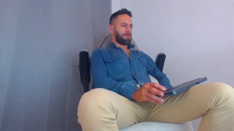 Snapshot of esteban7984068 chatting on 20, 2, 2025 esteban online show from 20, 2, 2025