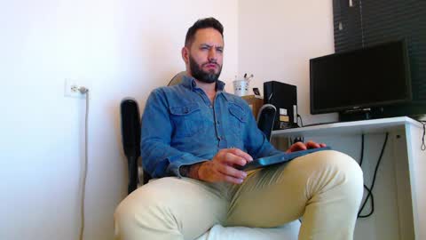 esteban online show from 7, 4, 2026