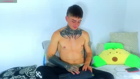 Esteban independent model online show from 18, 5, 2026