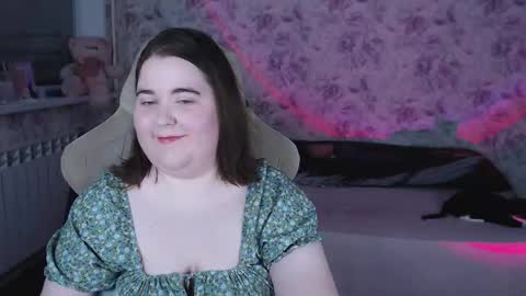 estelle_hicks online show from 25, 3, 2026