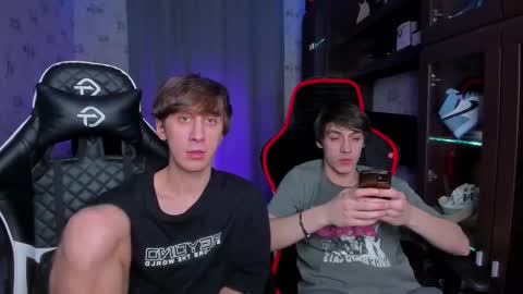 Snapshot of esthetics_boys chatting on 16, 2, 2025 LOUIS online show from 16, 2, 2025