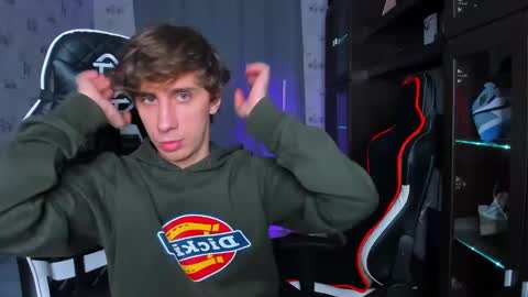 Snapshot of esthetics_boys chatting on 22, 2, 2025 LOUIS online show from 22, 2, 2025