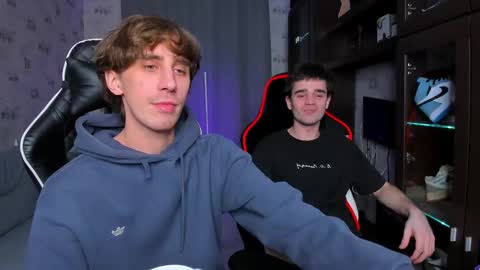 Snapshot of esthetics_boys chatting on 28, 2, 2025 LOUIS online show from 28, 2, 2025