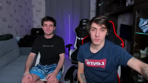 Snapshot of esthetics_boys chatting on 28, 2, 2025 LOUIS online show from 28, 2, 2025