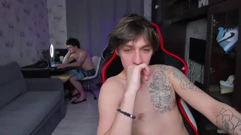 Snapshot of esthetics_boys chatting on 1, 3, 2025 LOUIS online show from 1, 3, 2025