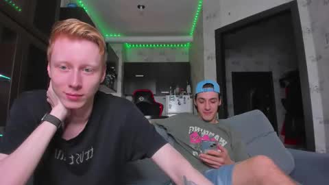 Snapshot of esthetics_boys chatting on 11, 9, 2025 LOUIS online show from 11, 9, 2025