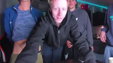 Snapshot of esthetics_boys chatting on 3, 10, 2025 LOUIS online show from 3, 10, 2025