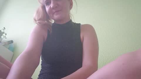 Snapshot of estrellawalters chatting on 1, 1, 2025 estrellawalters online show from 1, 1, 2025