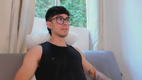 Snapshot of etham_wolf1 chatting on 28, 3, 2026 etham_wolf1 online show from 28, 3, 2026