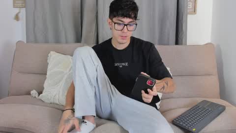 Snapshot of etham_wolf1 chatting on 1, 4, 2026 etham_wolf1 online show from 1, 4, 2026