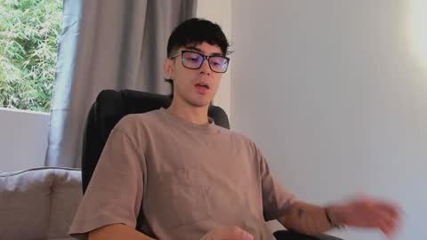 Snapshot of etham_wolf1 chatting on 13, 4, 2026 etham_wolf1 online show from 13, 4, 2026