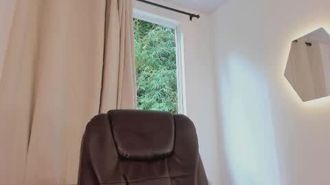 Snapshot of etham_wolf1 chatting on 15, 4, 2026 etham_wolf1 online show from 15, 4, 2026